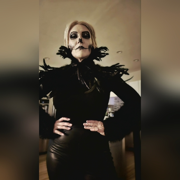 Meet your Posher, Amanda - Picture 2 of 3